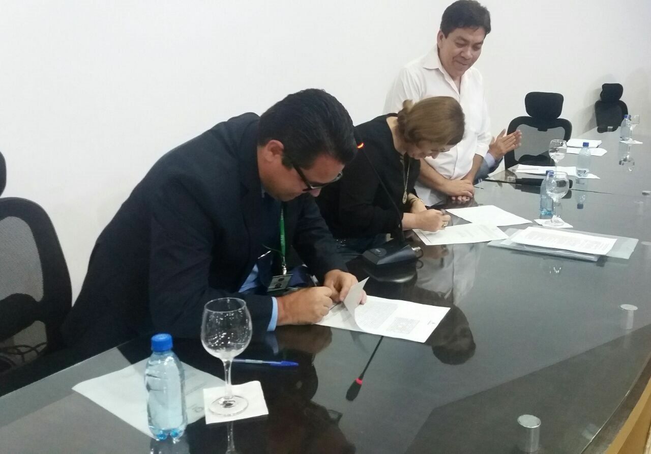 Contrato de parceria foi assinado pelo reitor, professor Sylvio Puga.